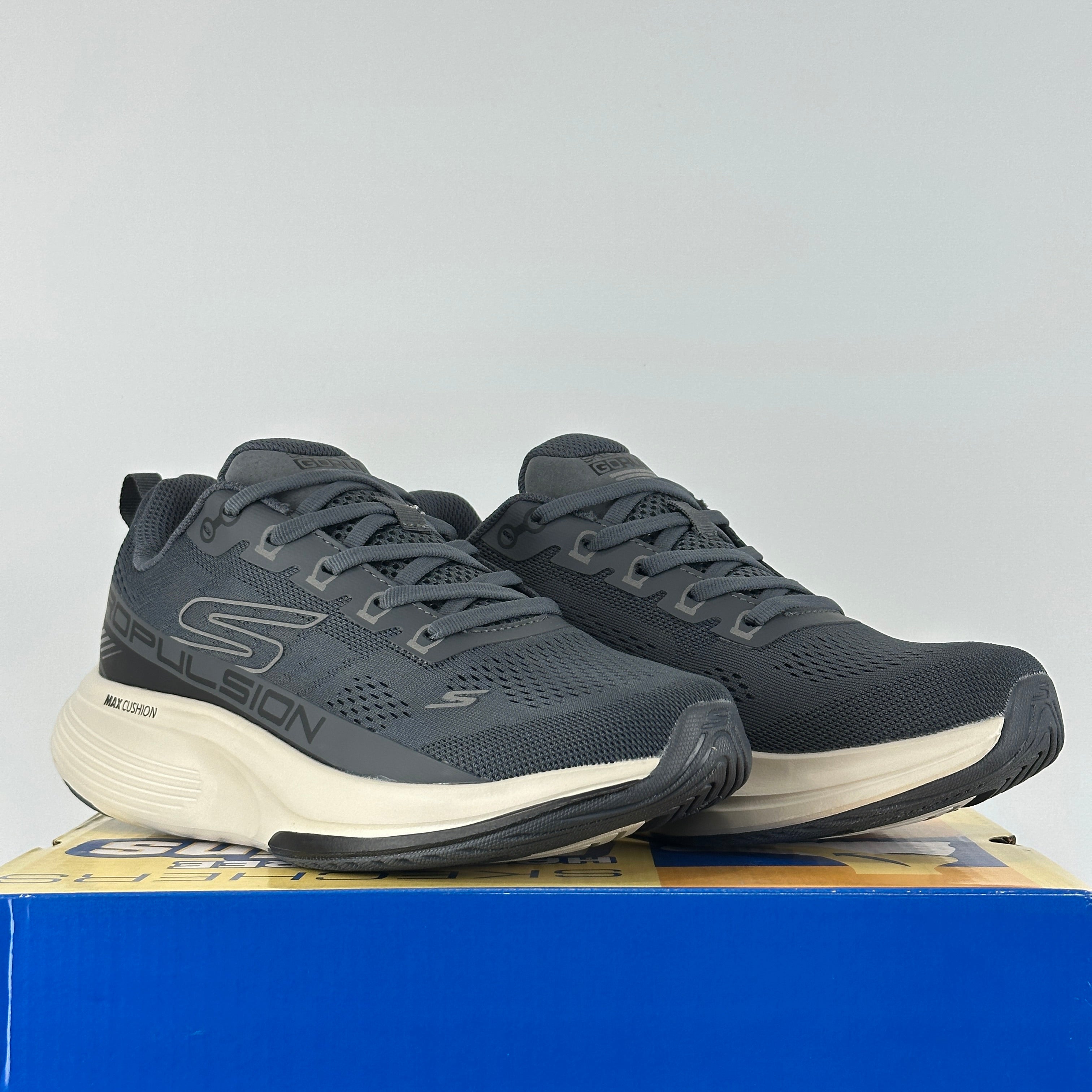 Skechers Max Cushioning grey