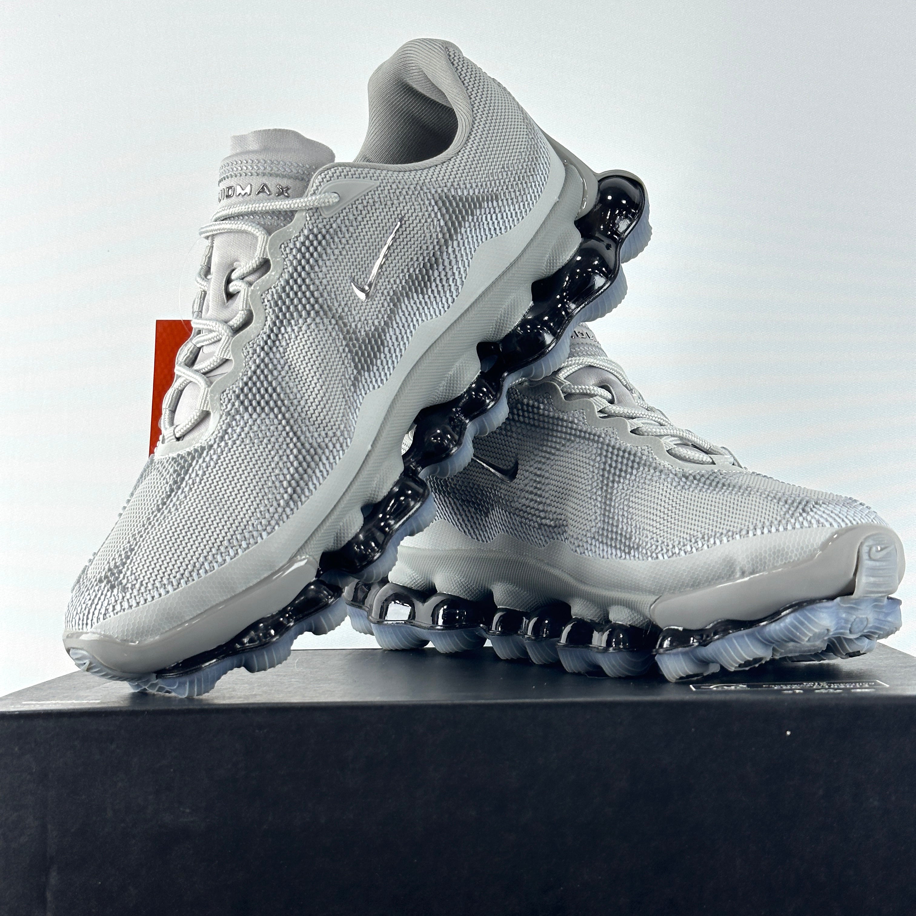 N. Liquid max grey