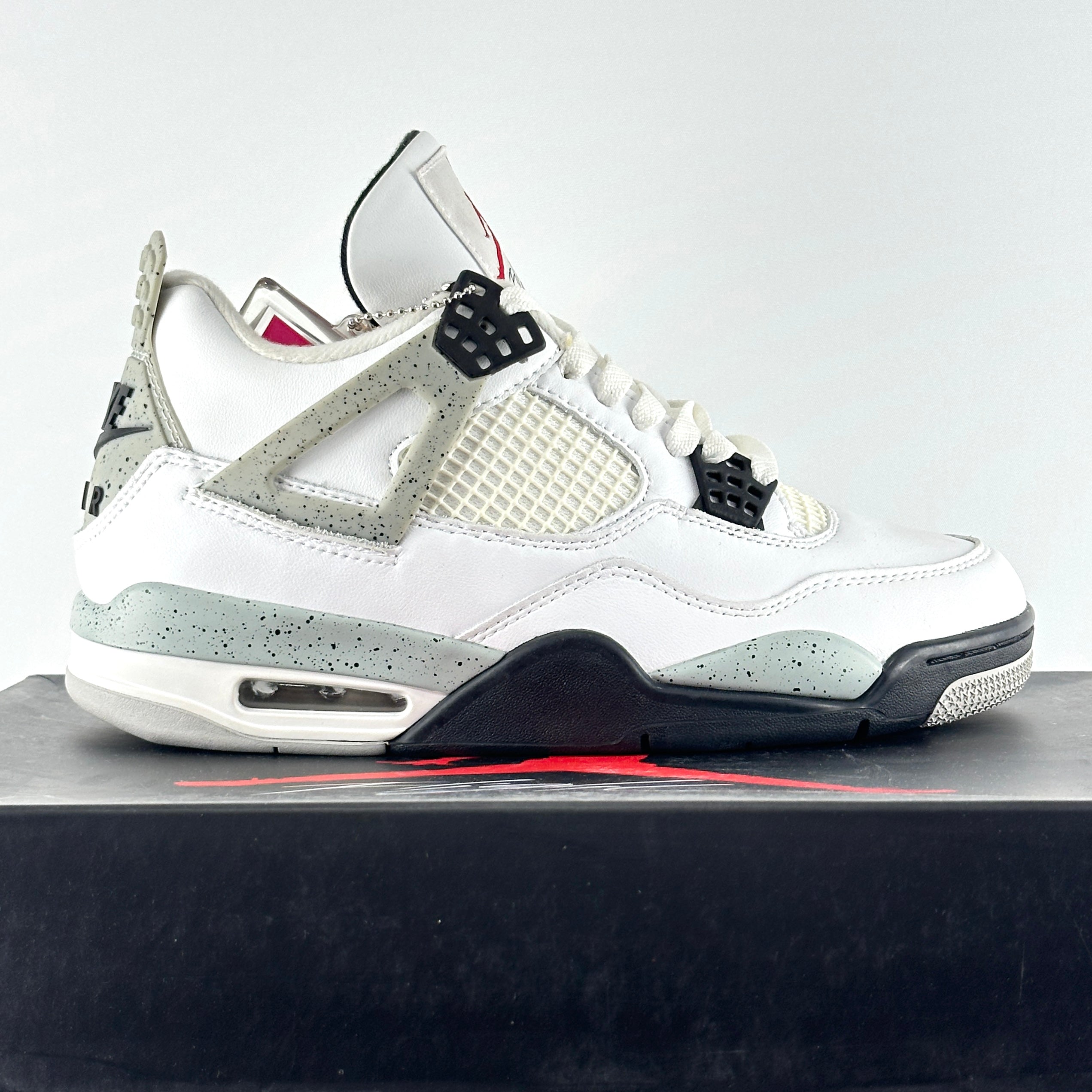 4 Retro White Cement