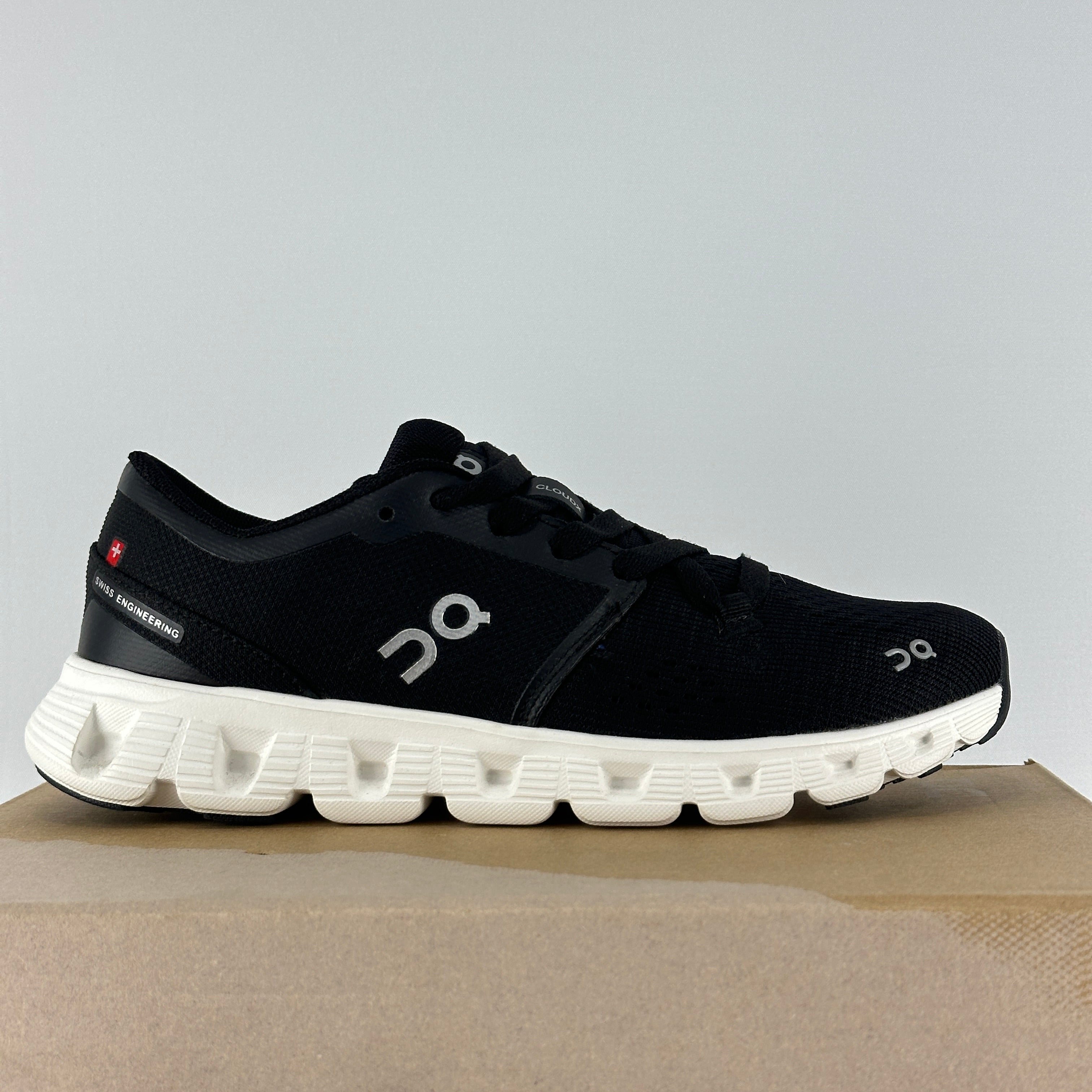 Cloud x4 black-white