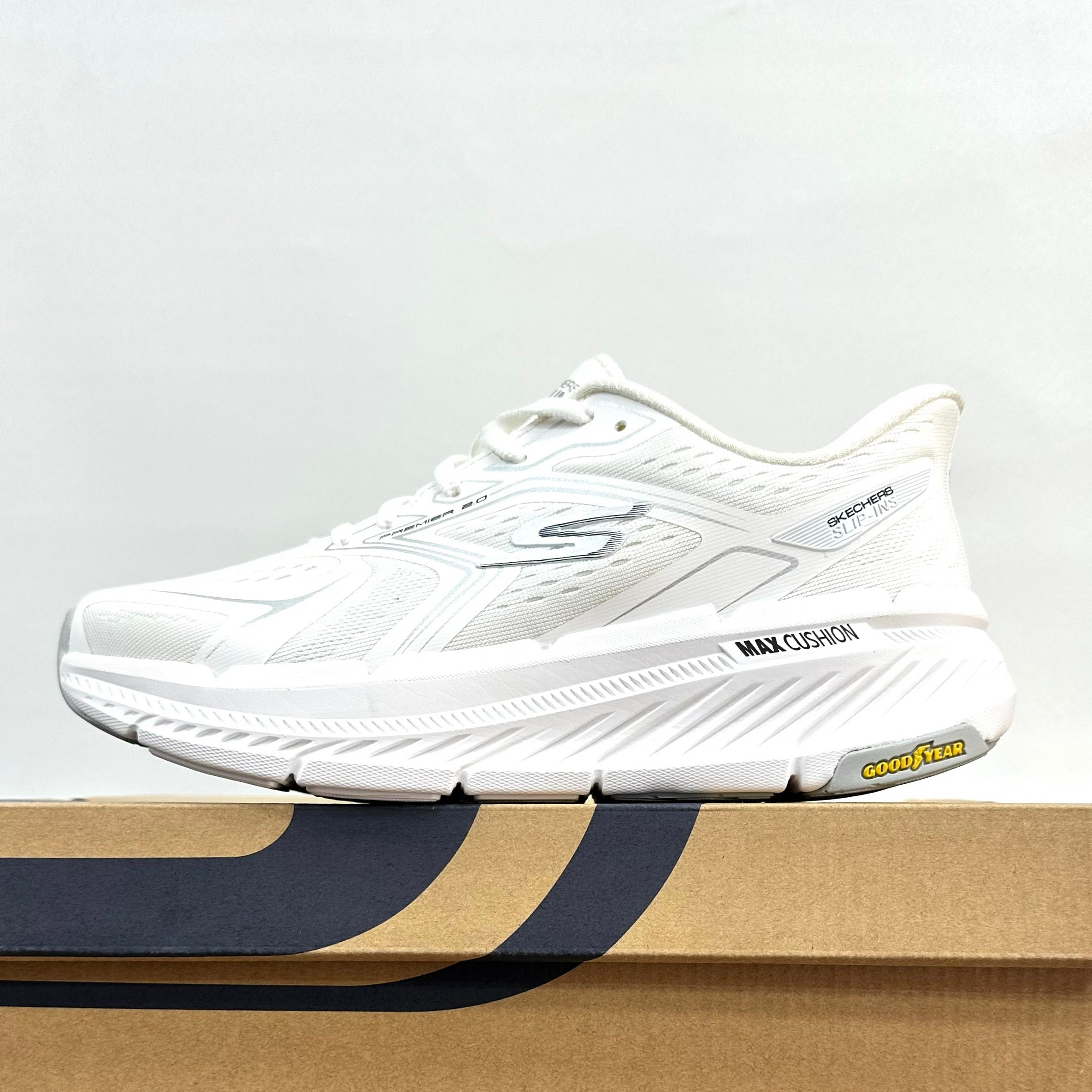 Skechers Max Cushioning
