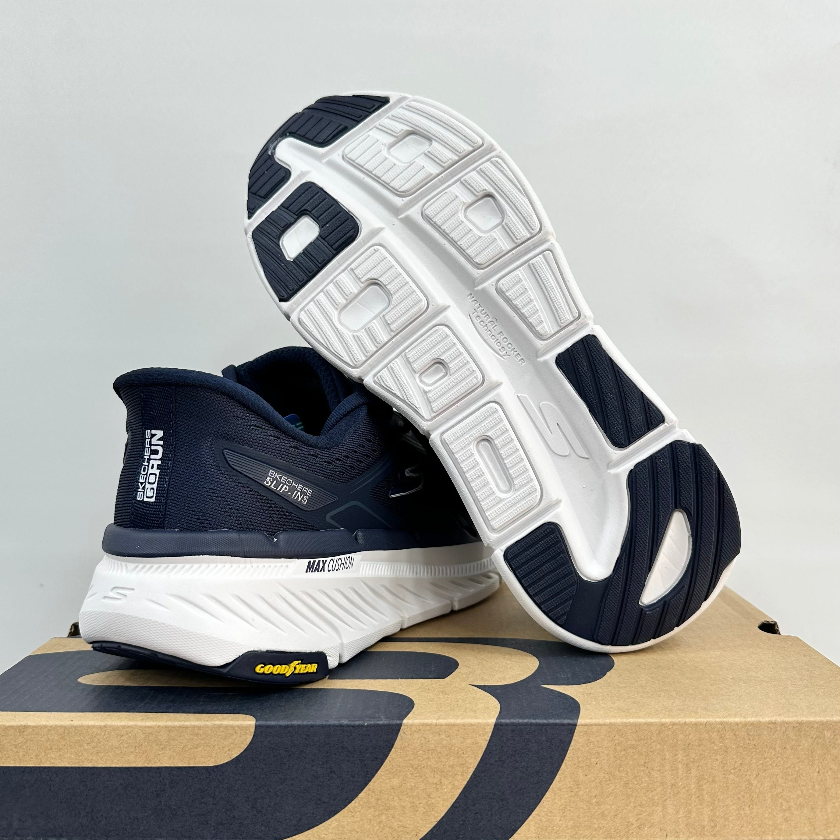Skechers Max Cushioning
