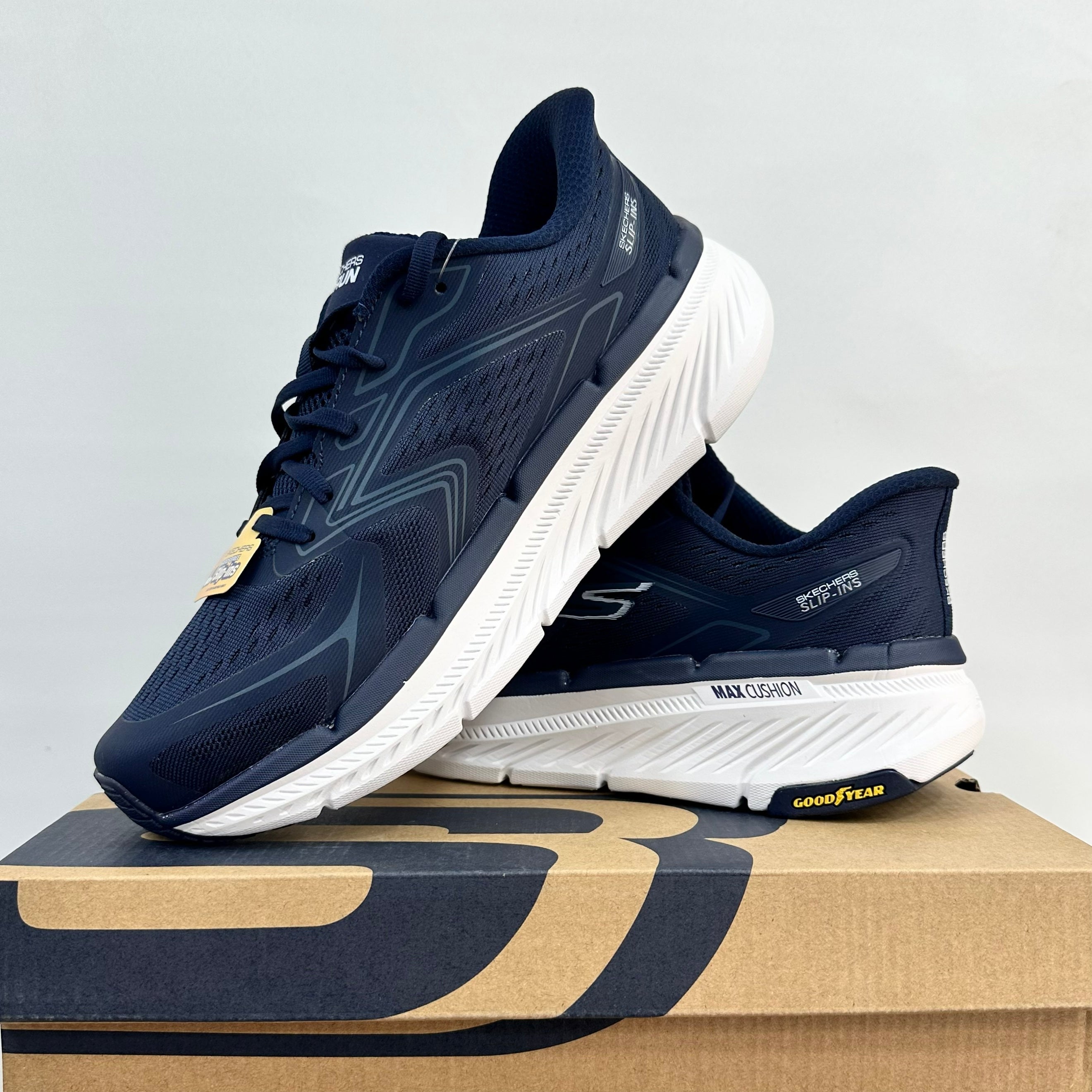 Skechers Max Cushioning