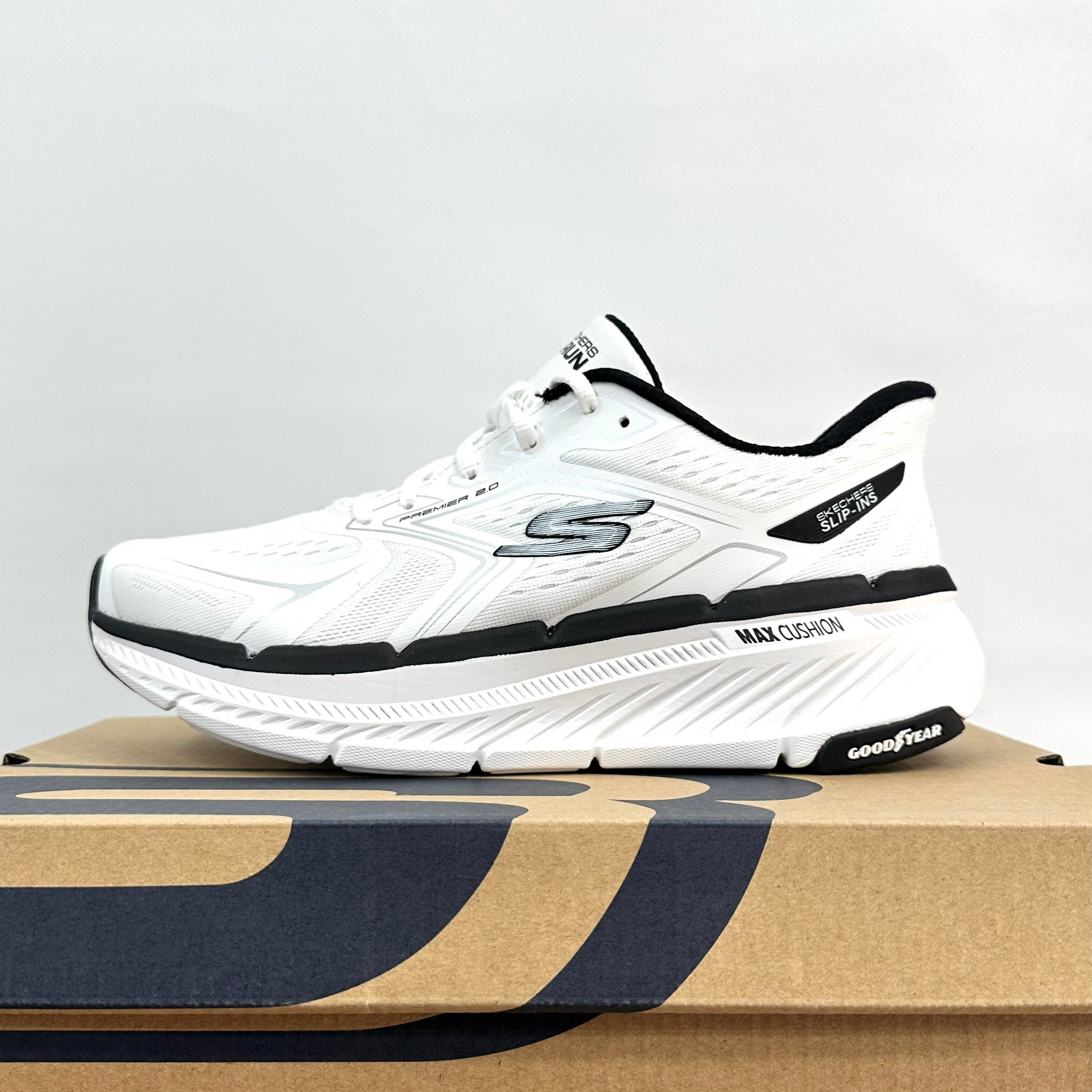 Skechers Max Cushioning
