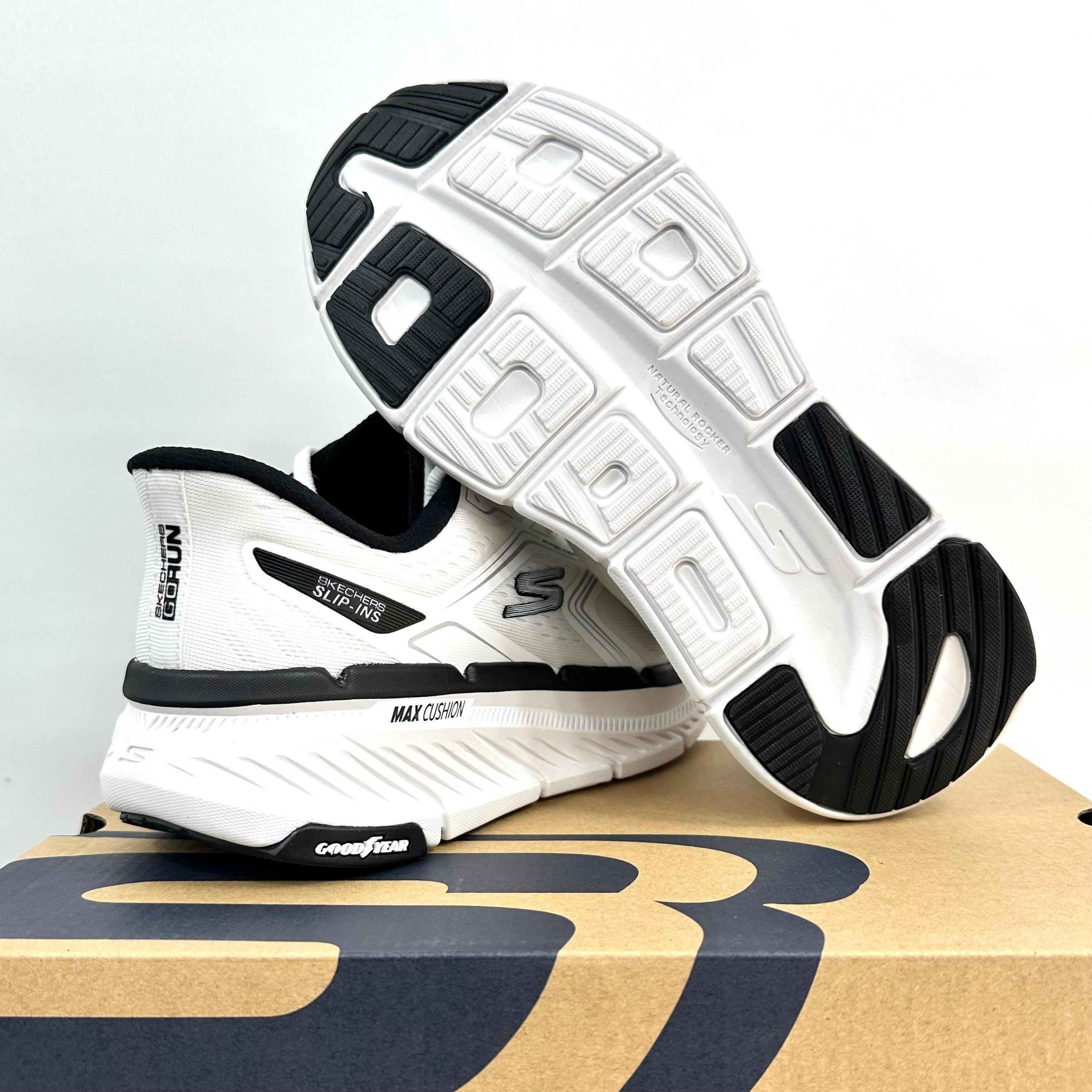 Skechers Max Cushioning