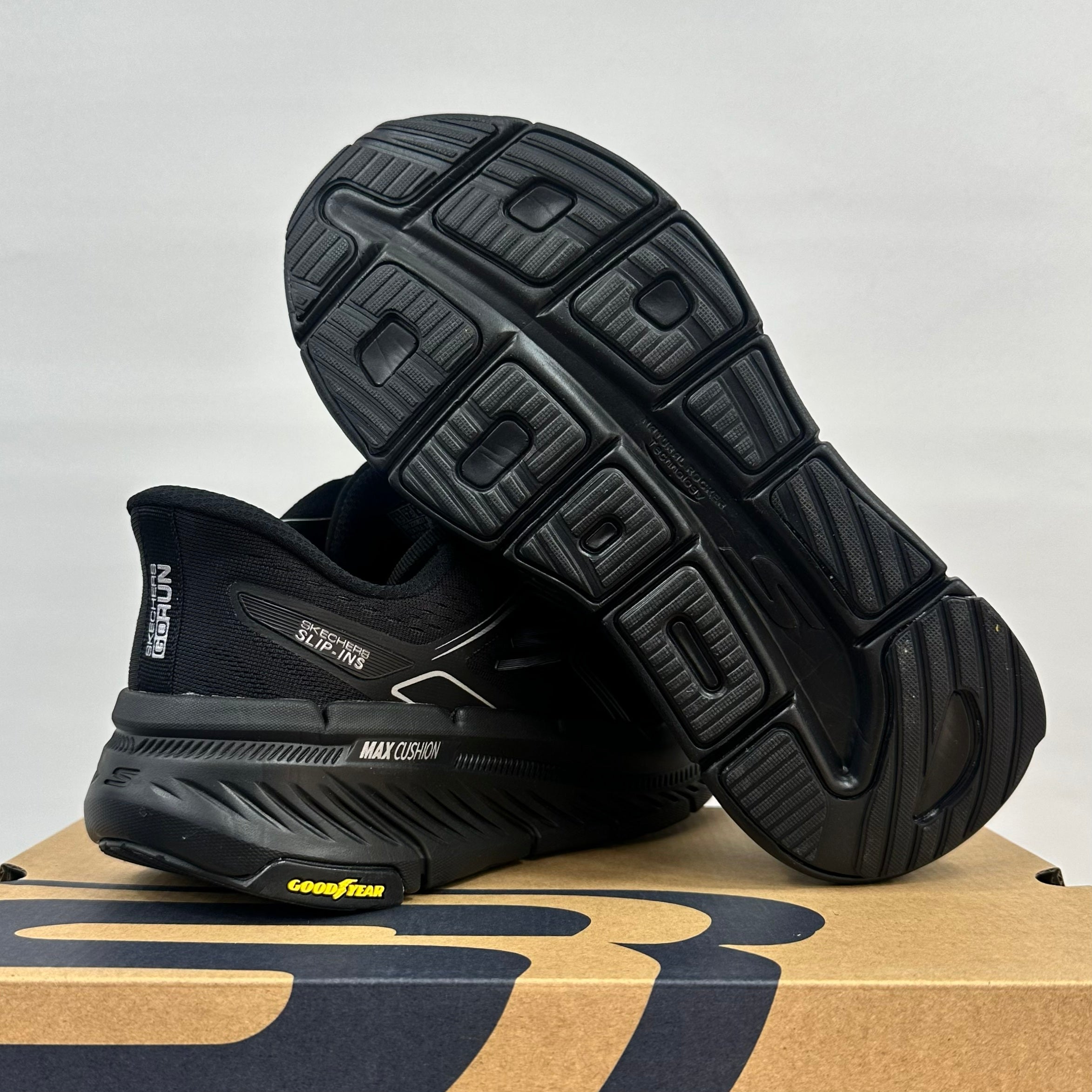 Skechers Max Cushioning