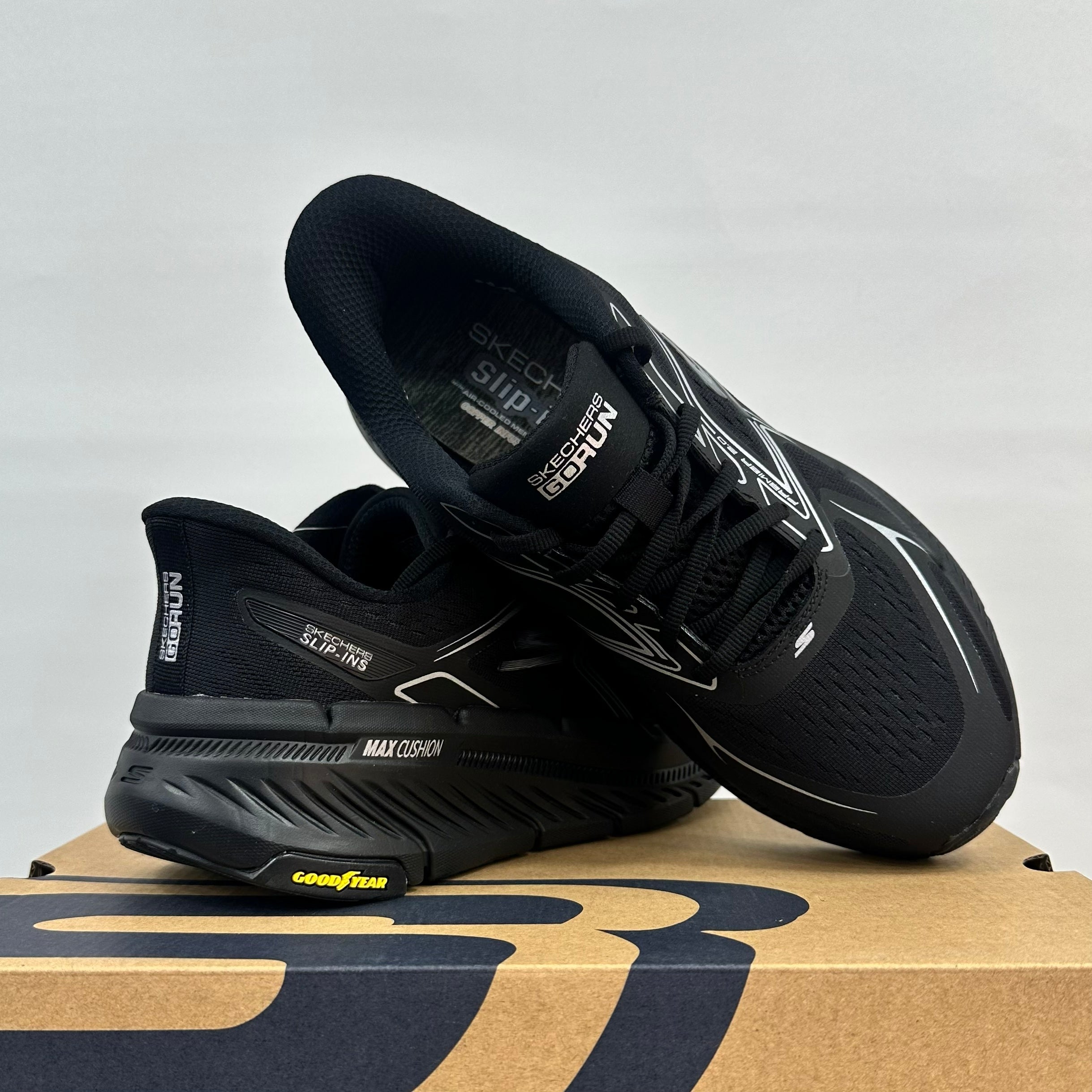 Skechers Max Cushioning