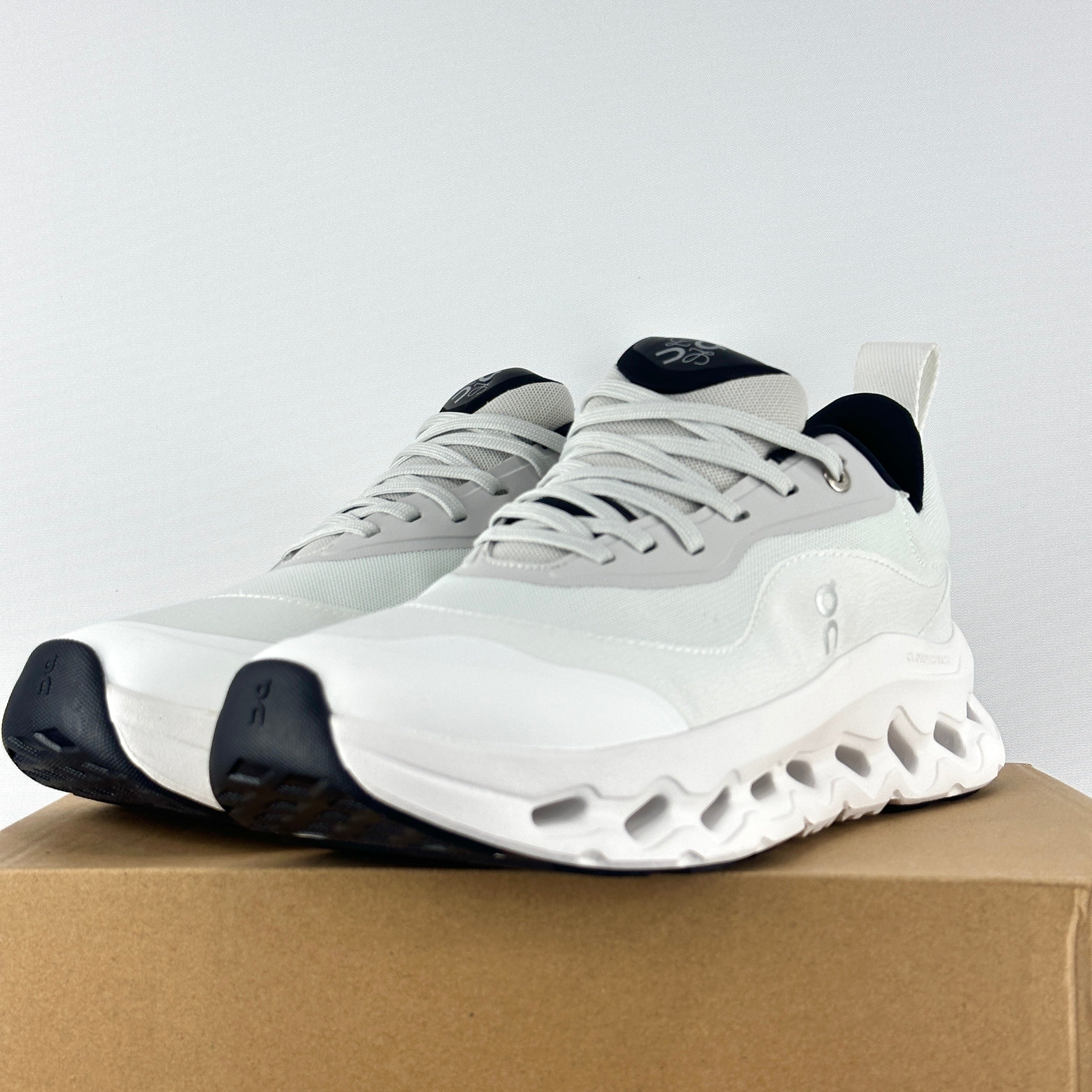 On x Loewe cloudtilt white