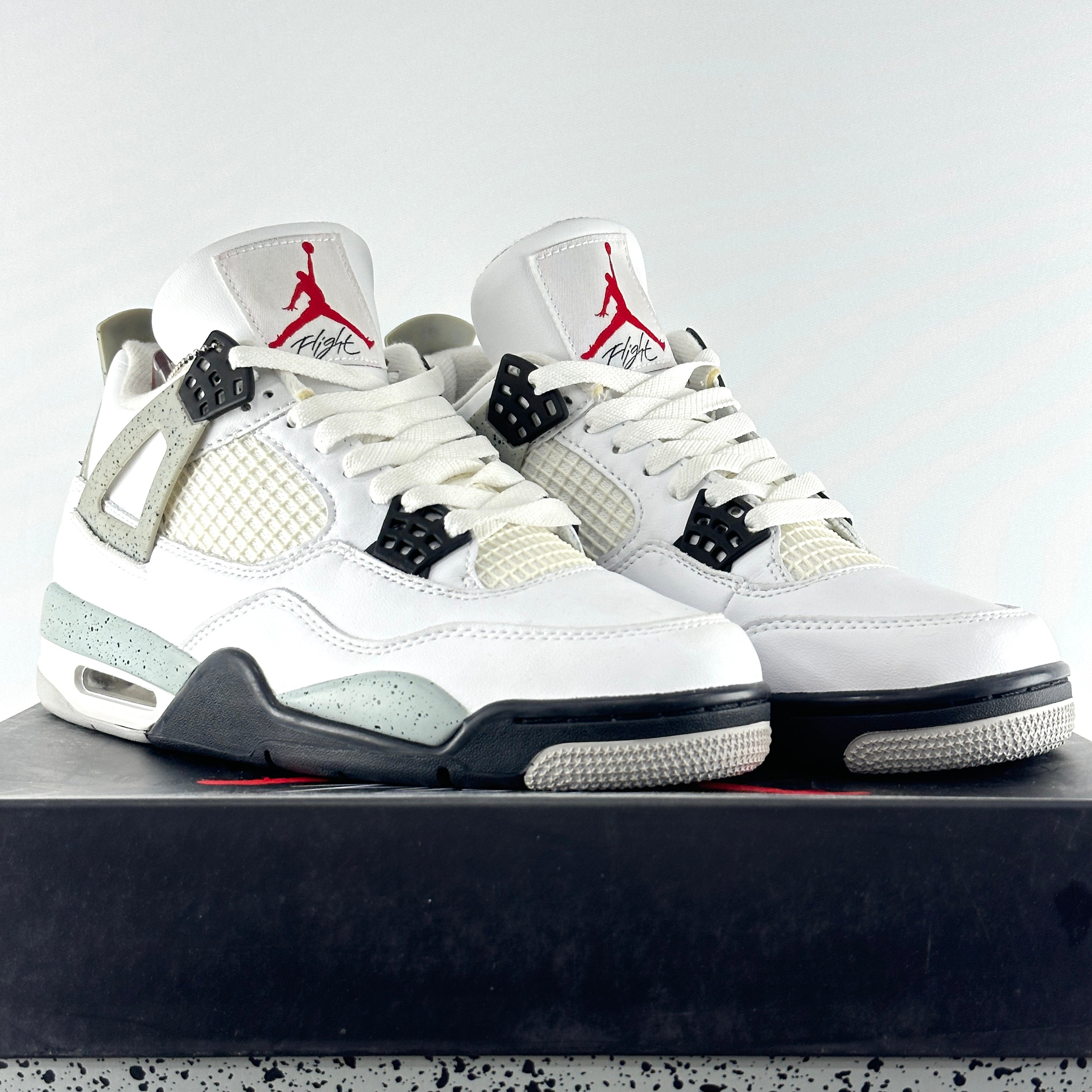 4 Retro White Cement