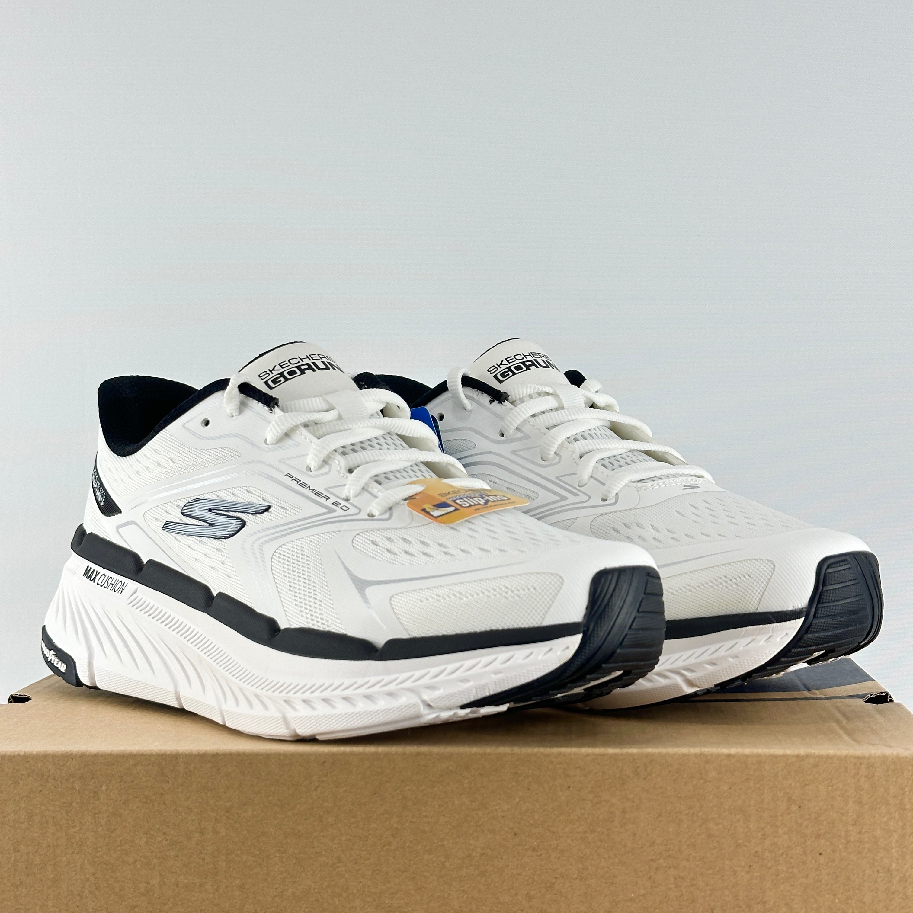Skechers max cu. White-black