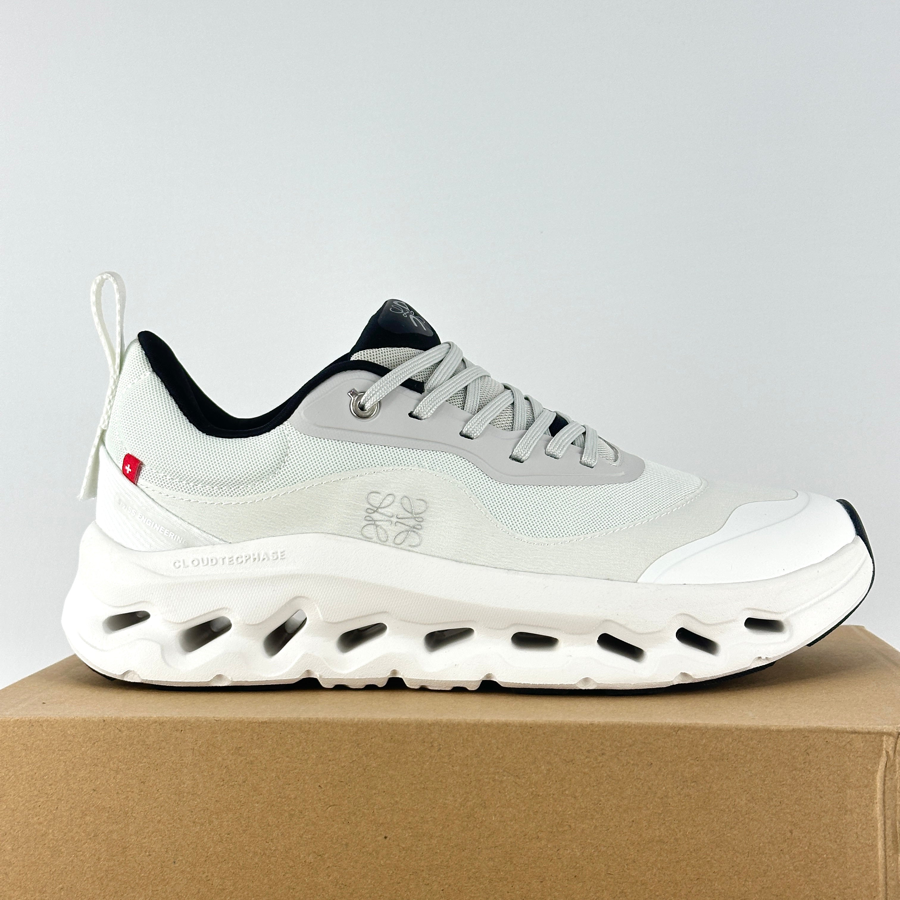 On x Loewe cloudtilt white