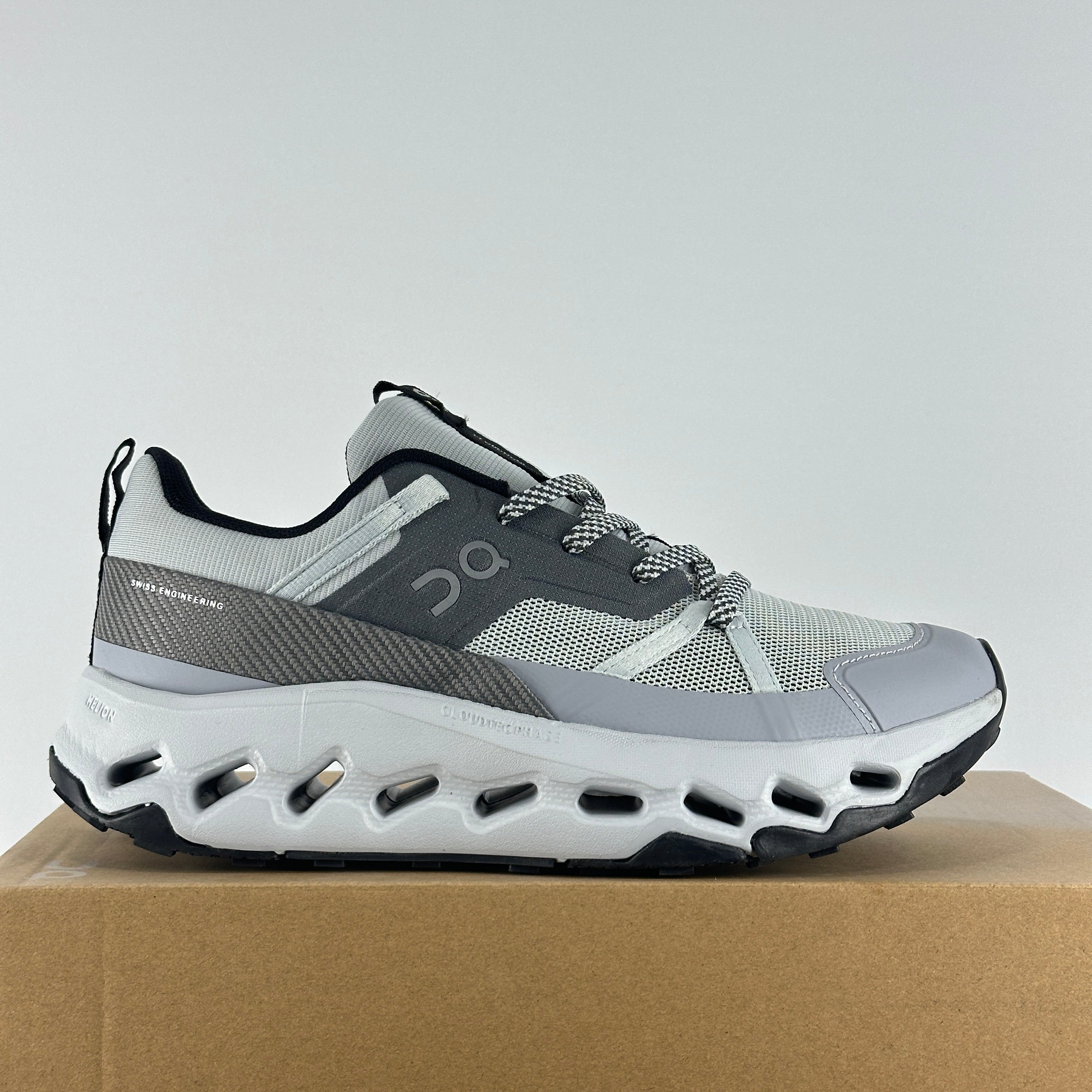 Cloud horizon grey