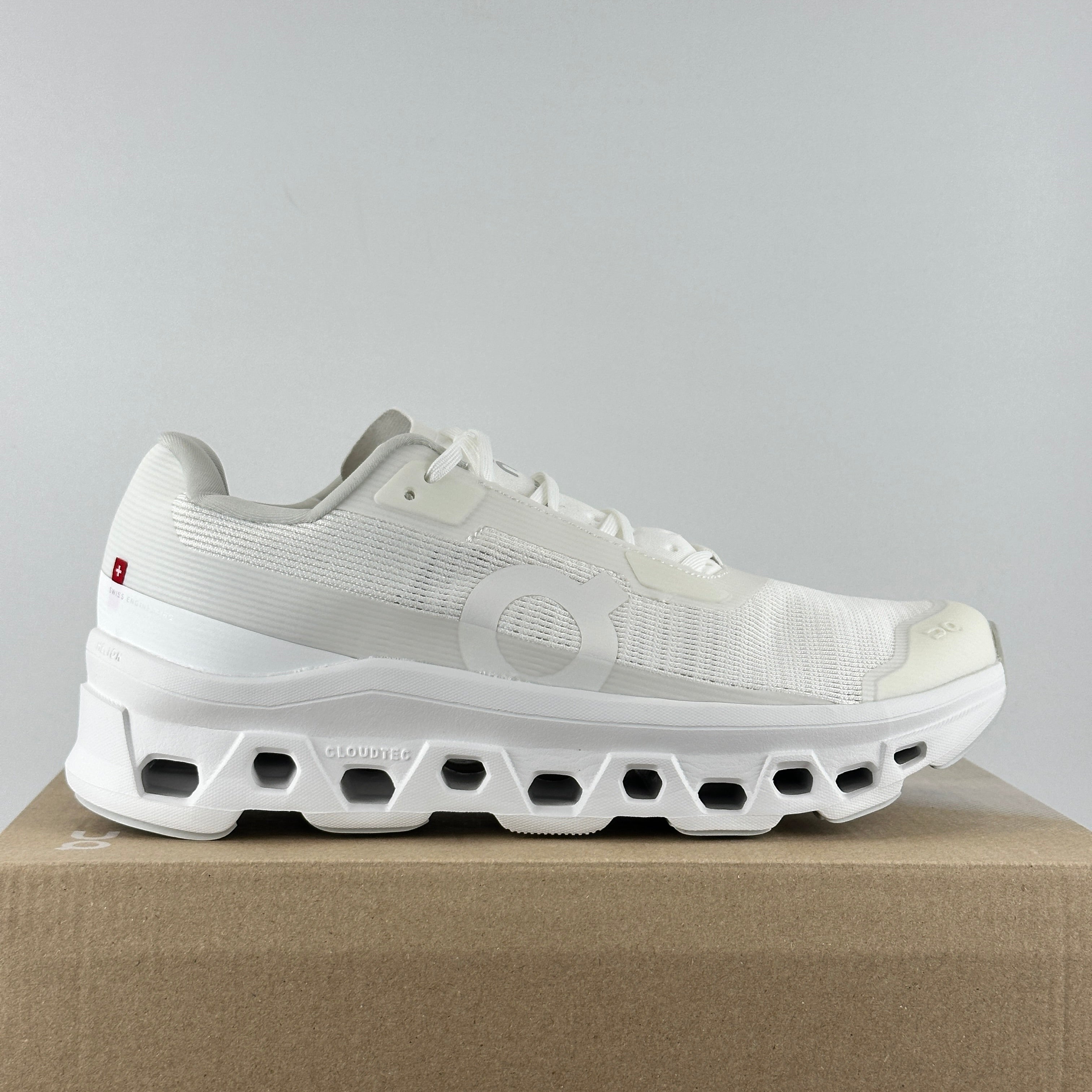 Q. Monster Void white
