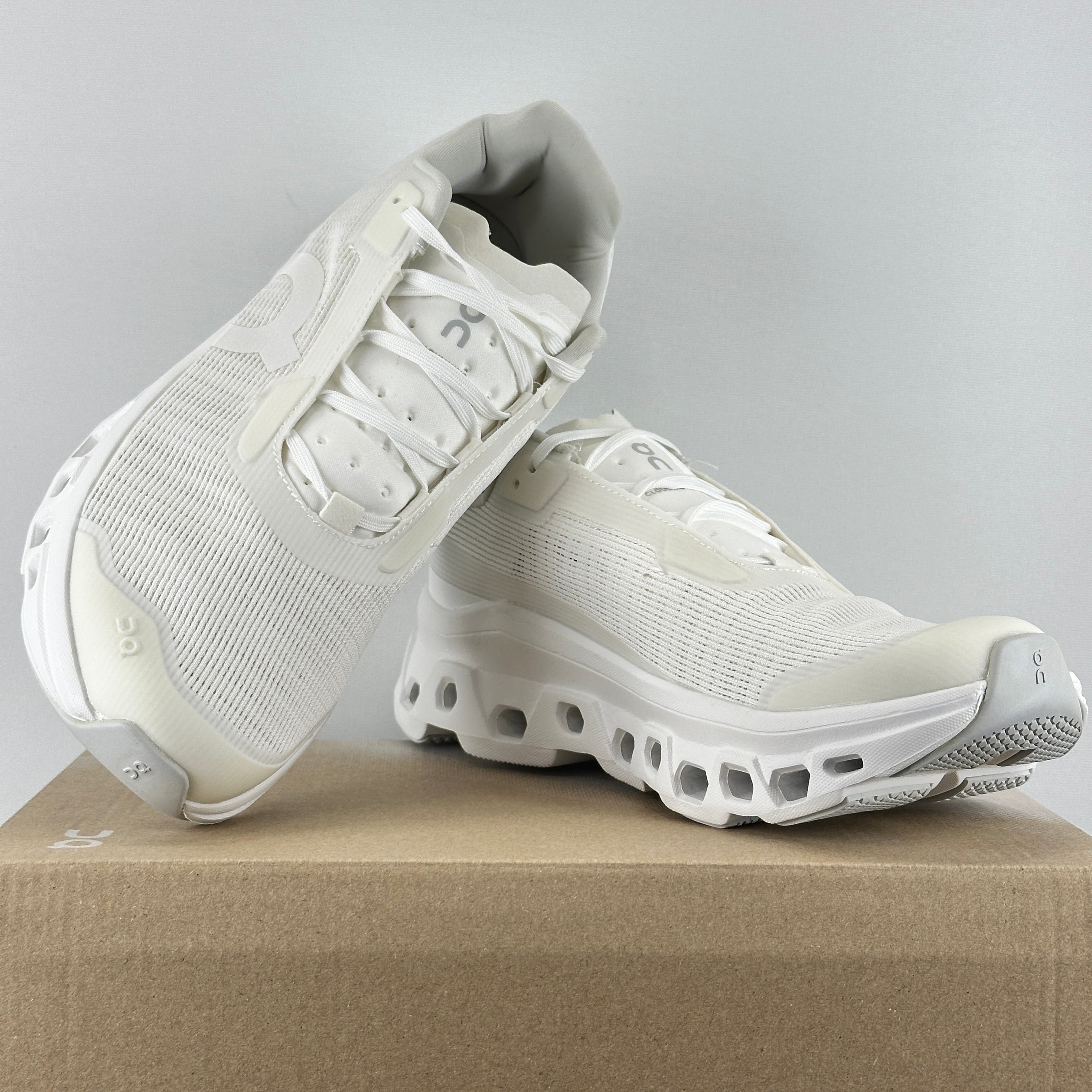 Q. Monster Void white