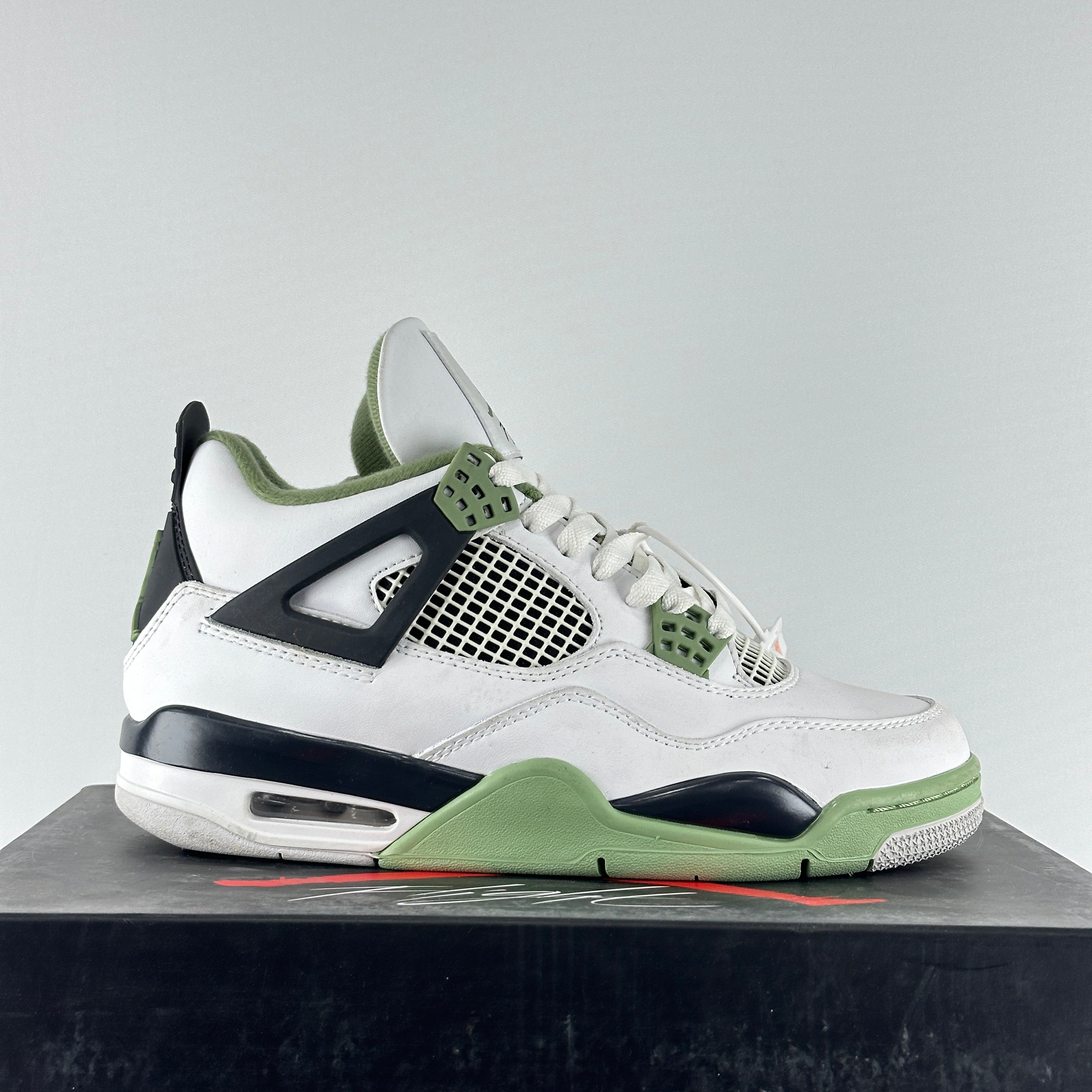 J4 Retro Seafoam
