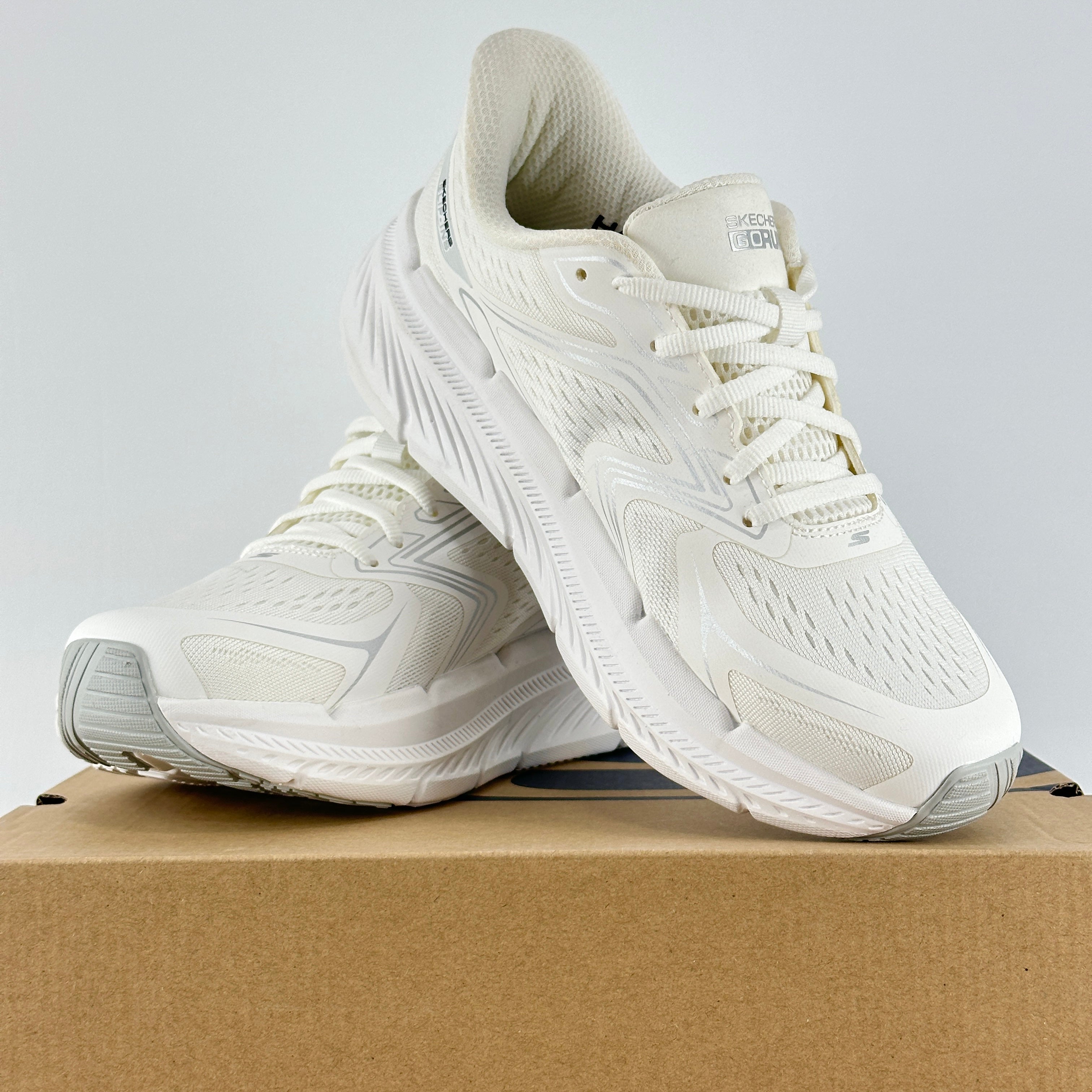 Skechers max cu. Full white