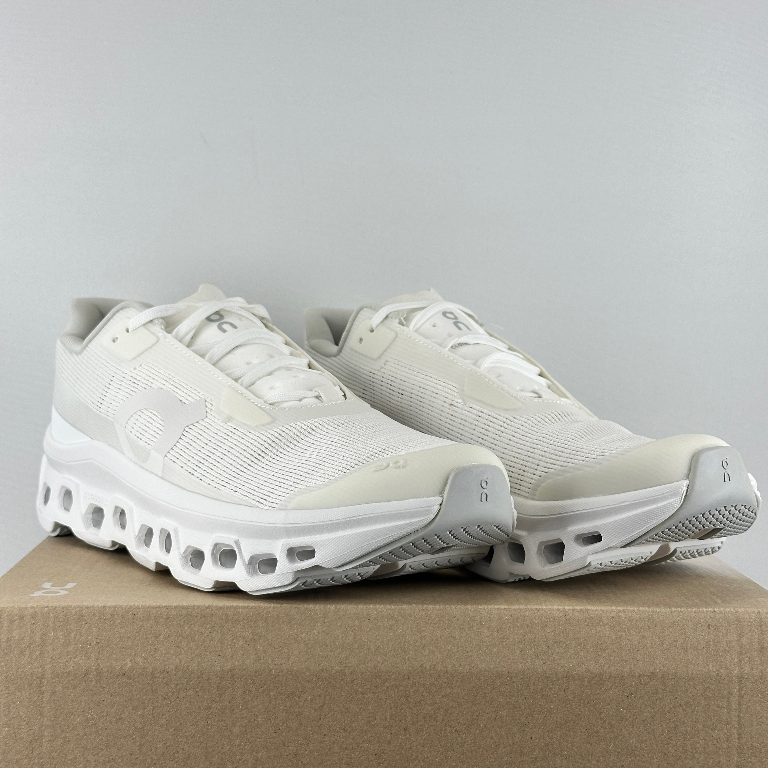 Q. Monster Void white