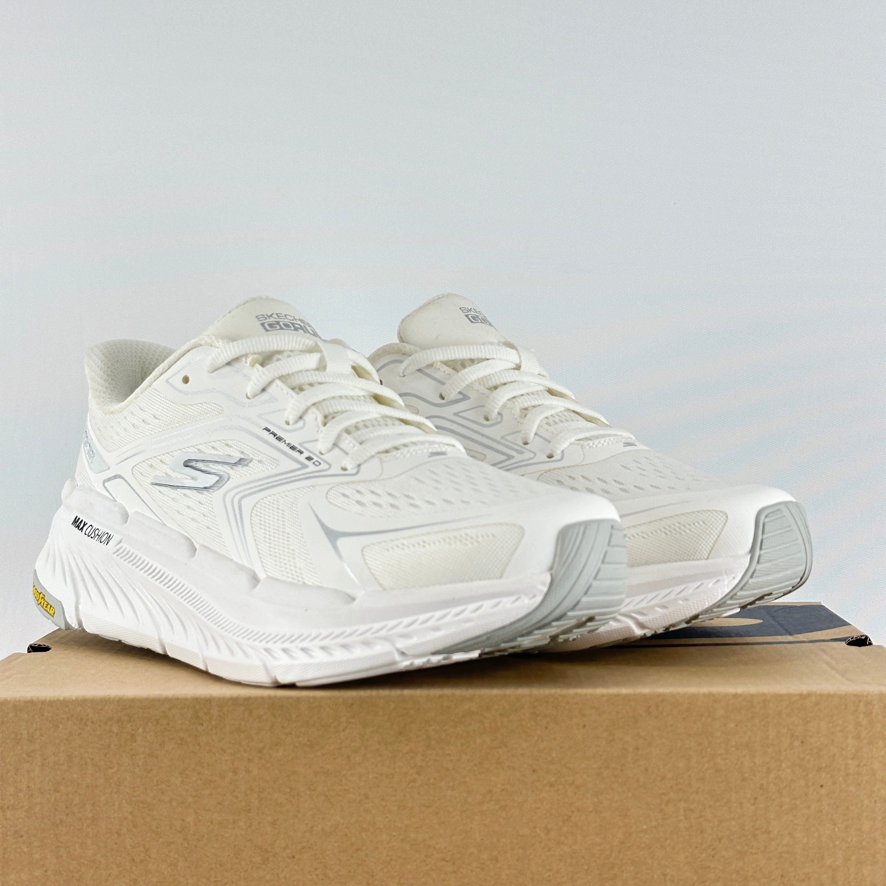 Skechers max cu. Full white
