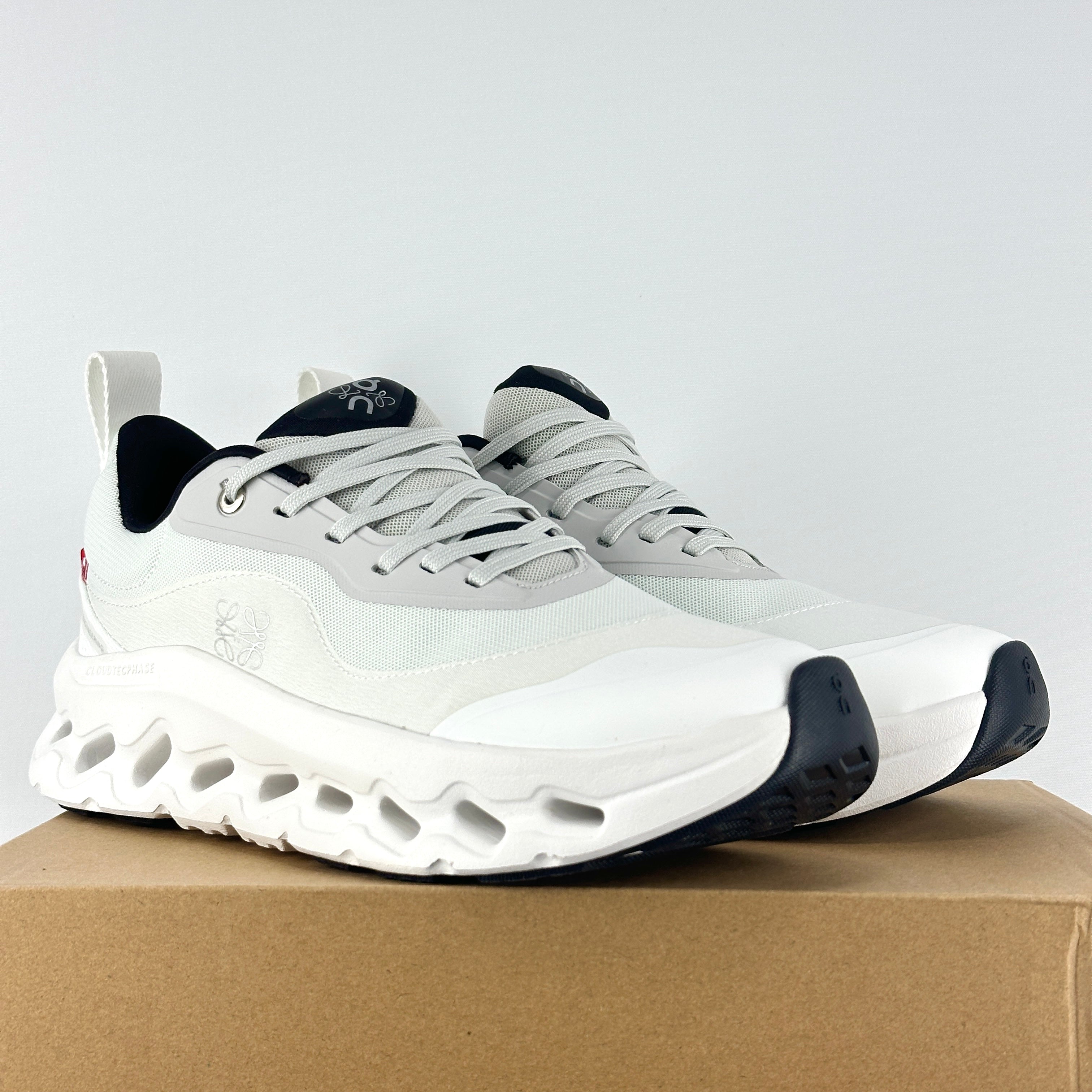 On x Loewe cloudtilt white