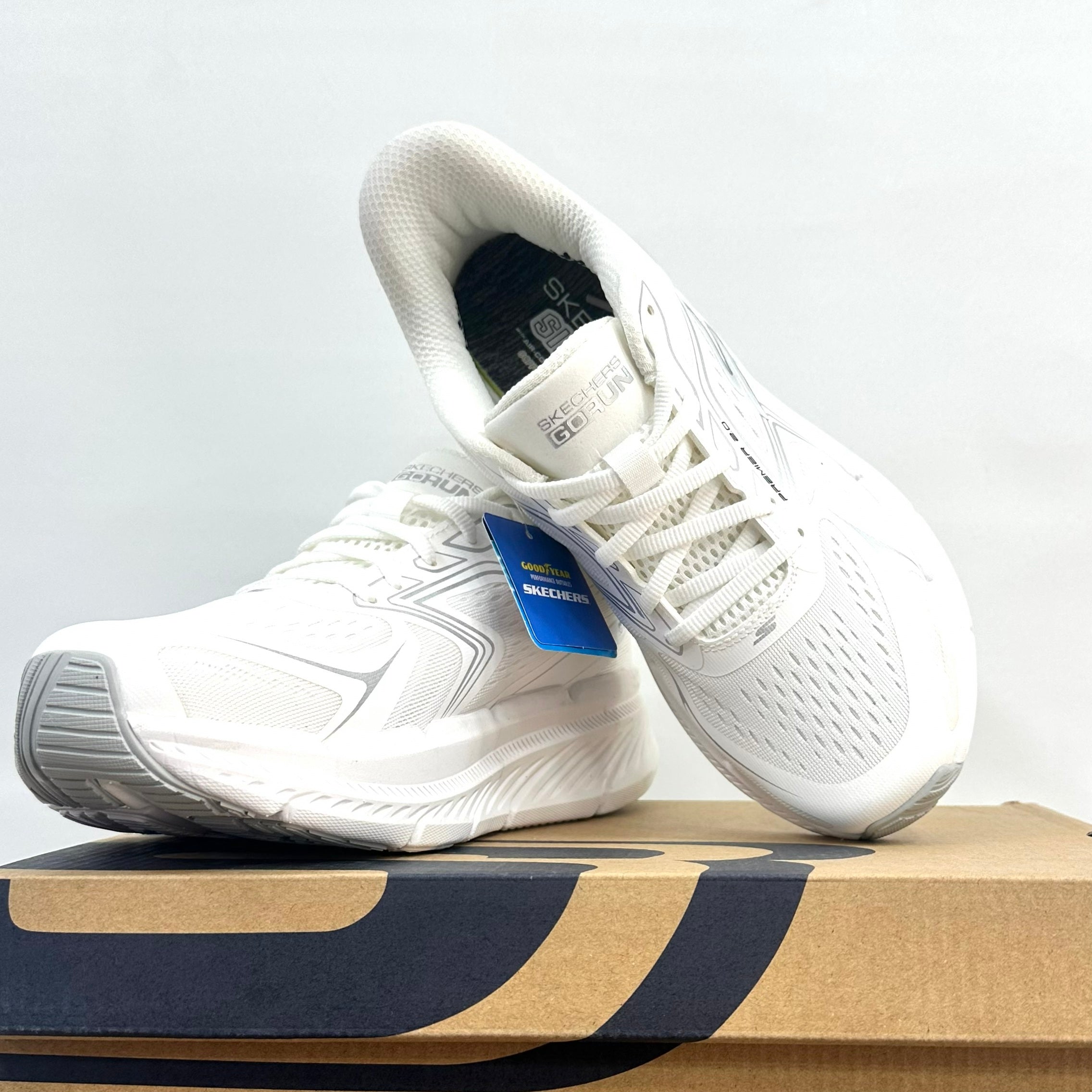 Skechers Max Cushioning
