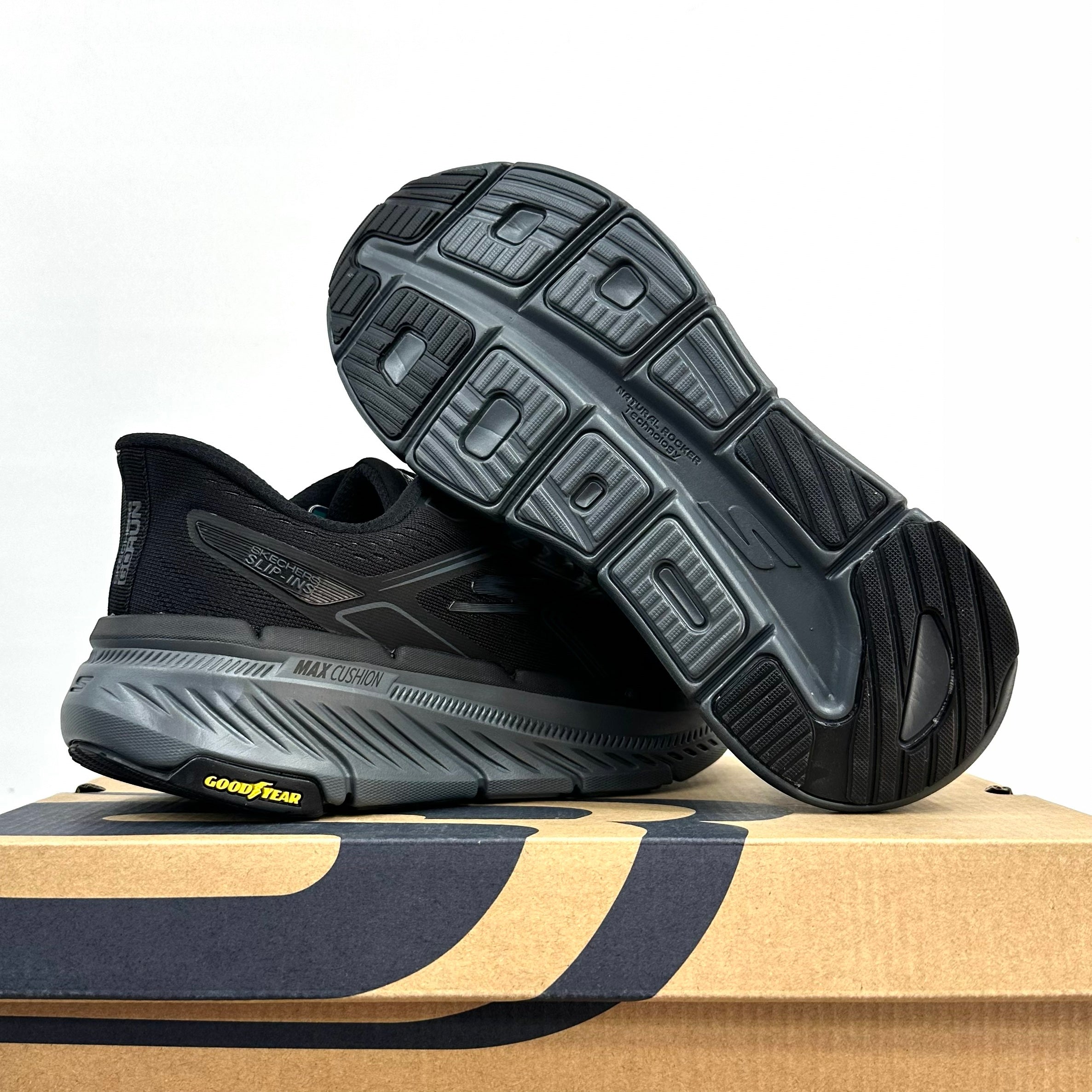 Skechers Max Cushioning