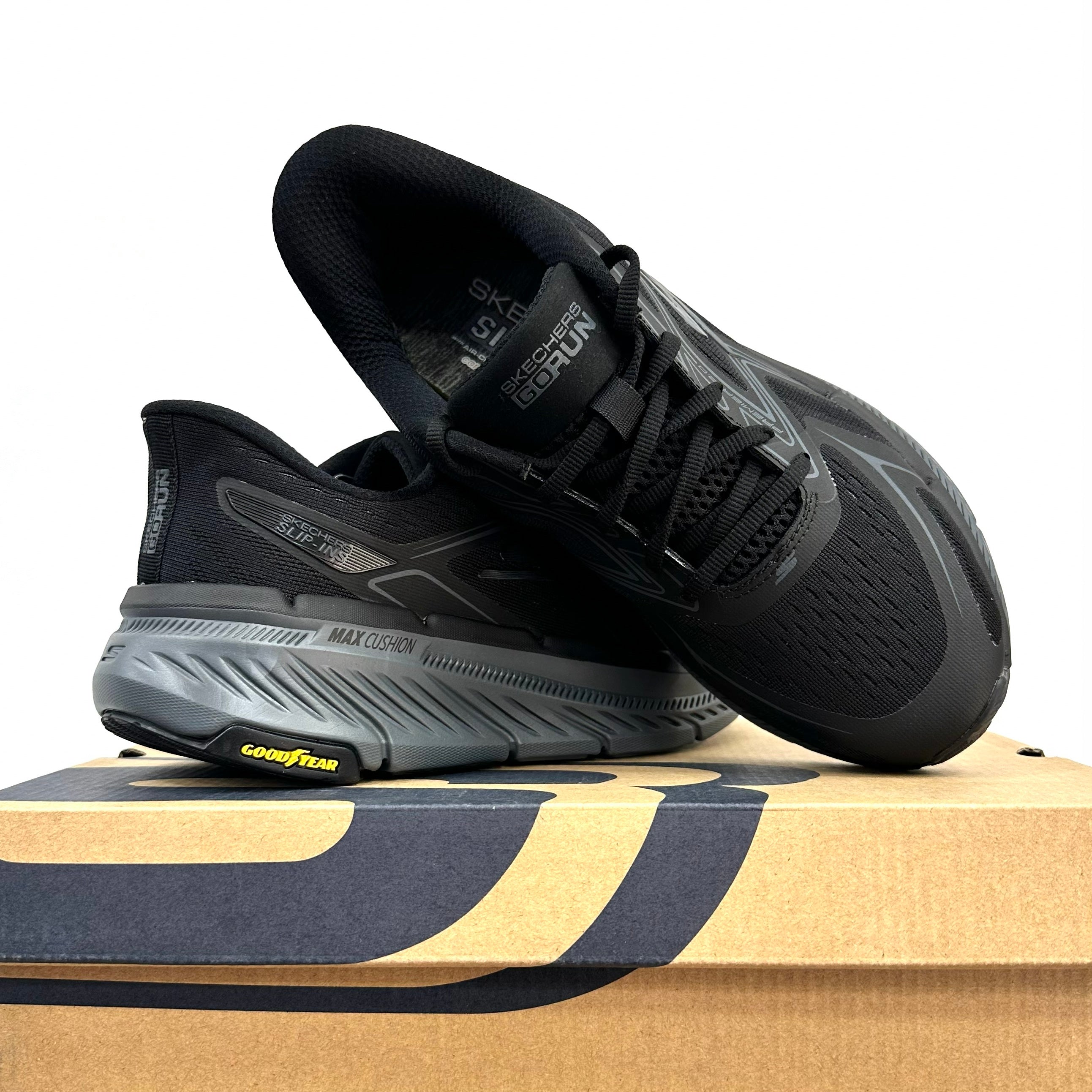 Skechers Max Cushioning