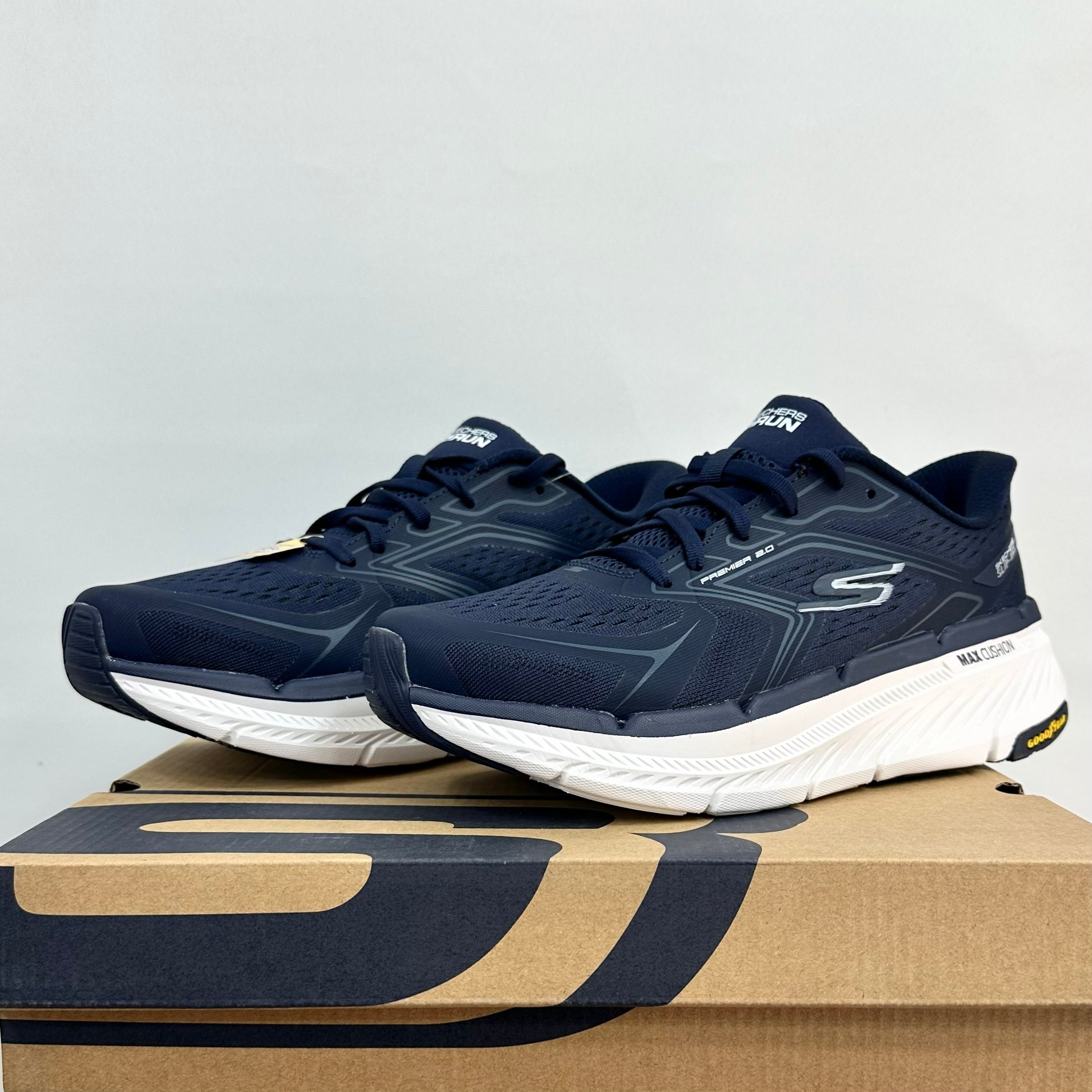 Skechers Max Cushioning