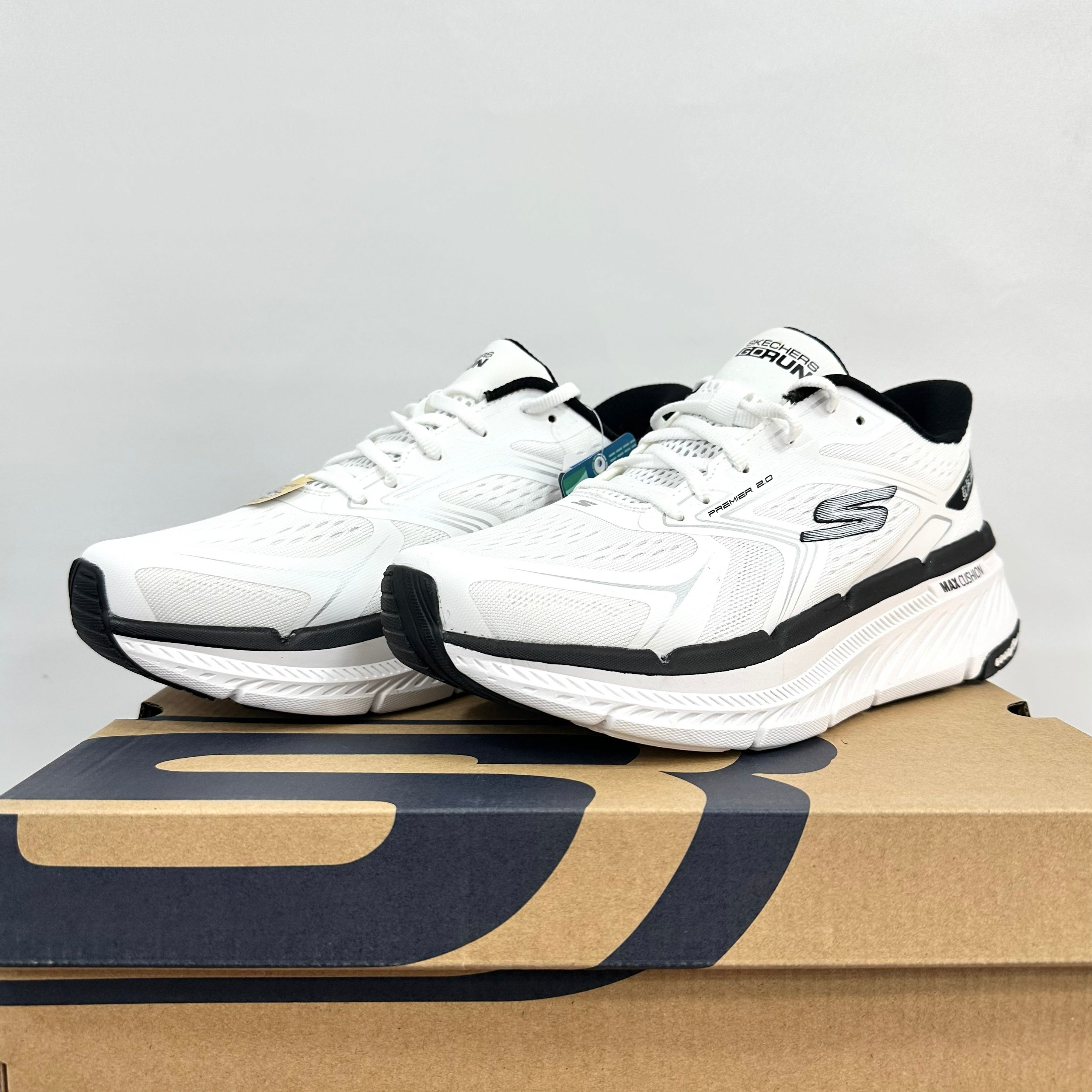 Skechers Max Cushioning