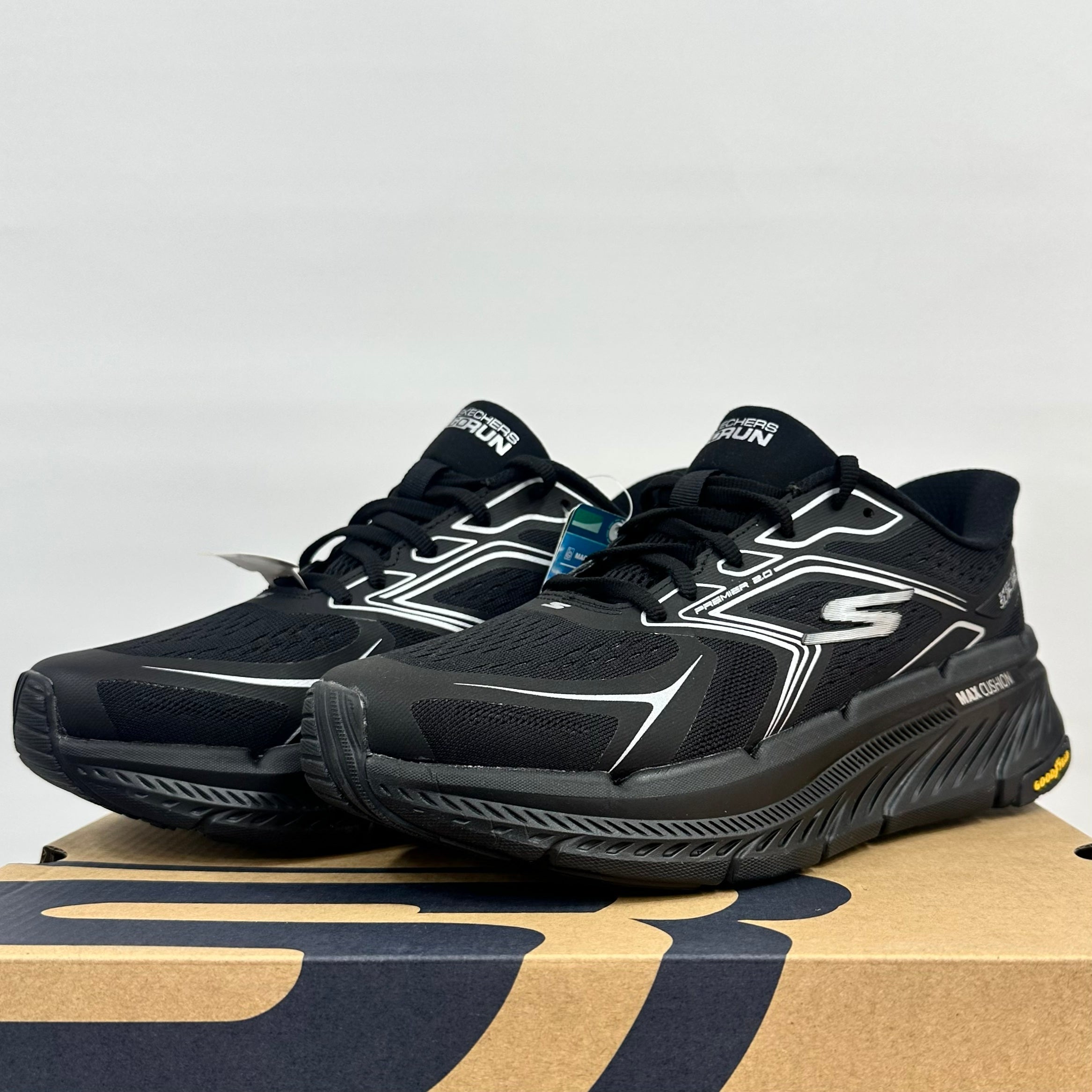Skechers Max Cushioning