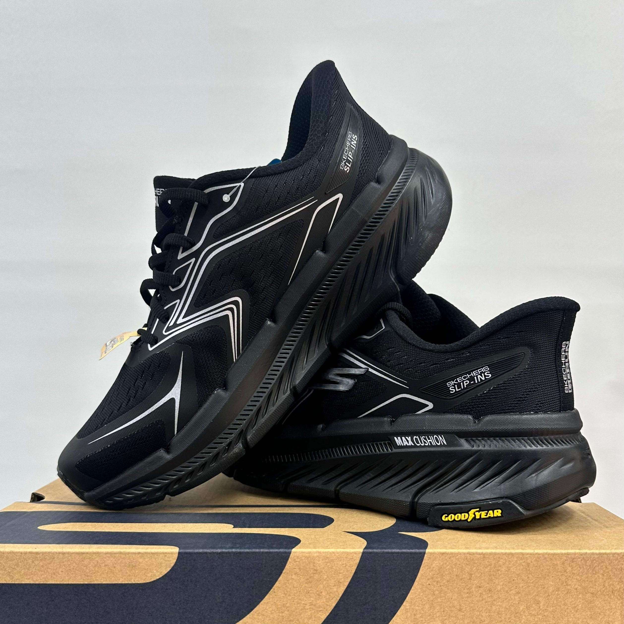 Skechers Max Cushioning